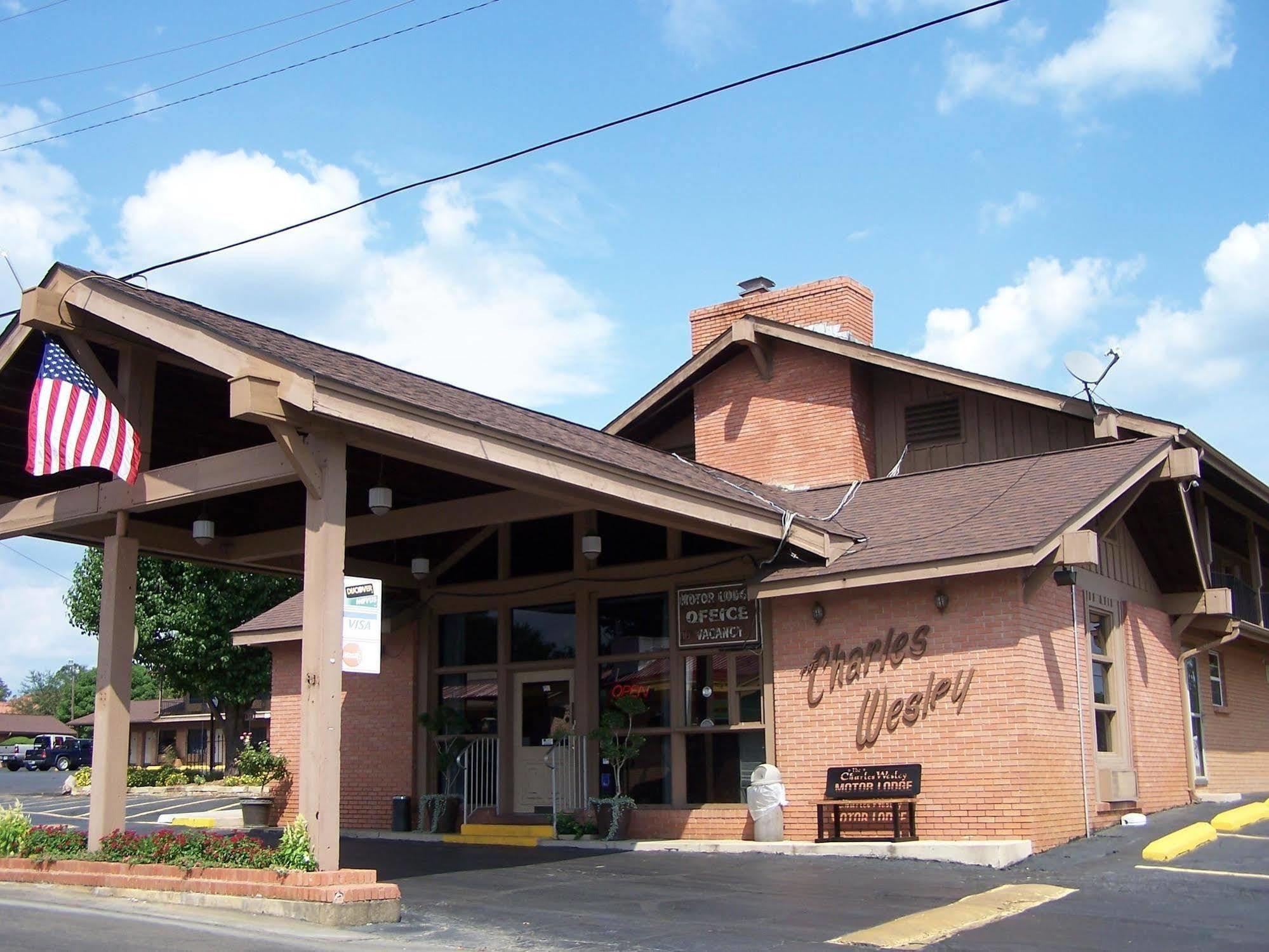 Charles Wesley Motor Lodge Downtown Broken Bow- Hochatown Esterno foto