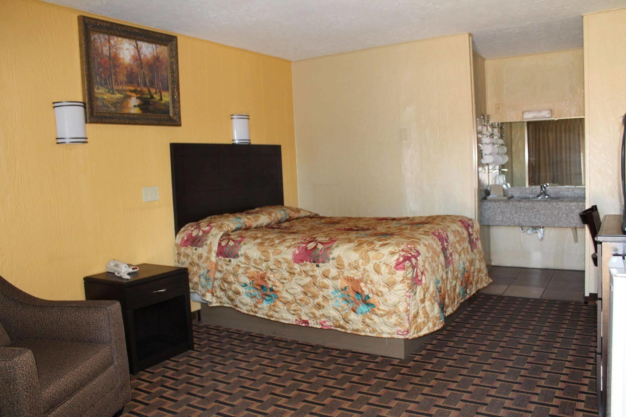 Charles Wesley Motor Lodge Downtown Broken Bow- Hochatown Esterno foto