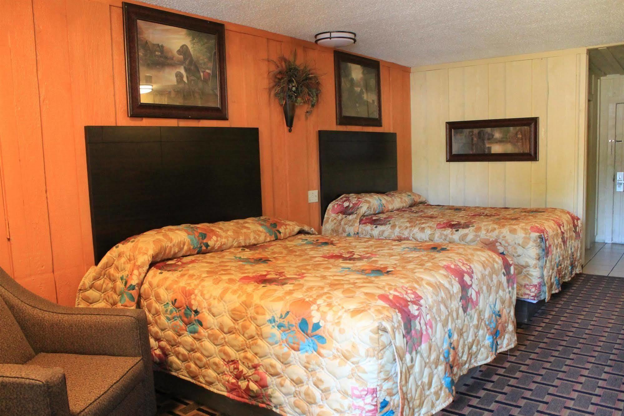 Charles Wesley Motor Lodge Downtown Broken Bow- Hochatown Esterno foto