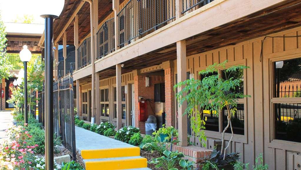 Charles Wesley Motor Lodge Downtown Broken Bow- Hochatown Esterno foto